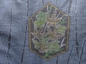 アンティーク　亀甲に草花模様織り出し本場泥大島紬着物(5マルキ)